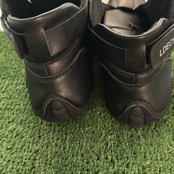 LDeck High Top Sports Shoes Waterproof Non Slip. Adjustable Strap, no Laces - Picture 4 of 11